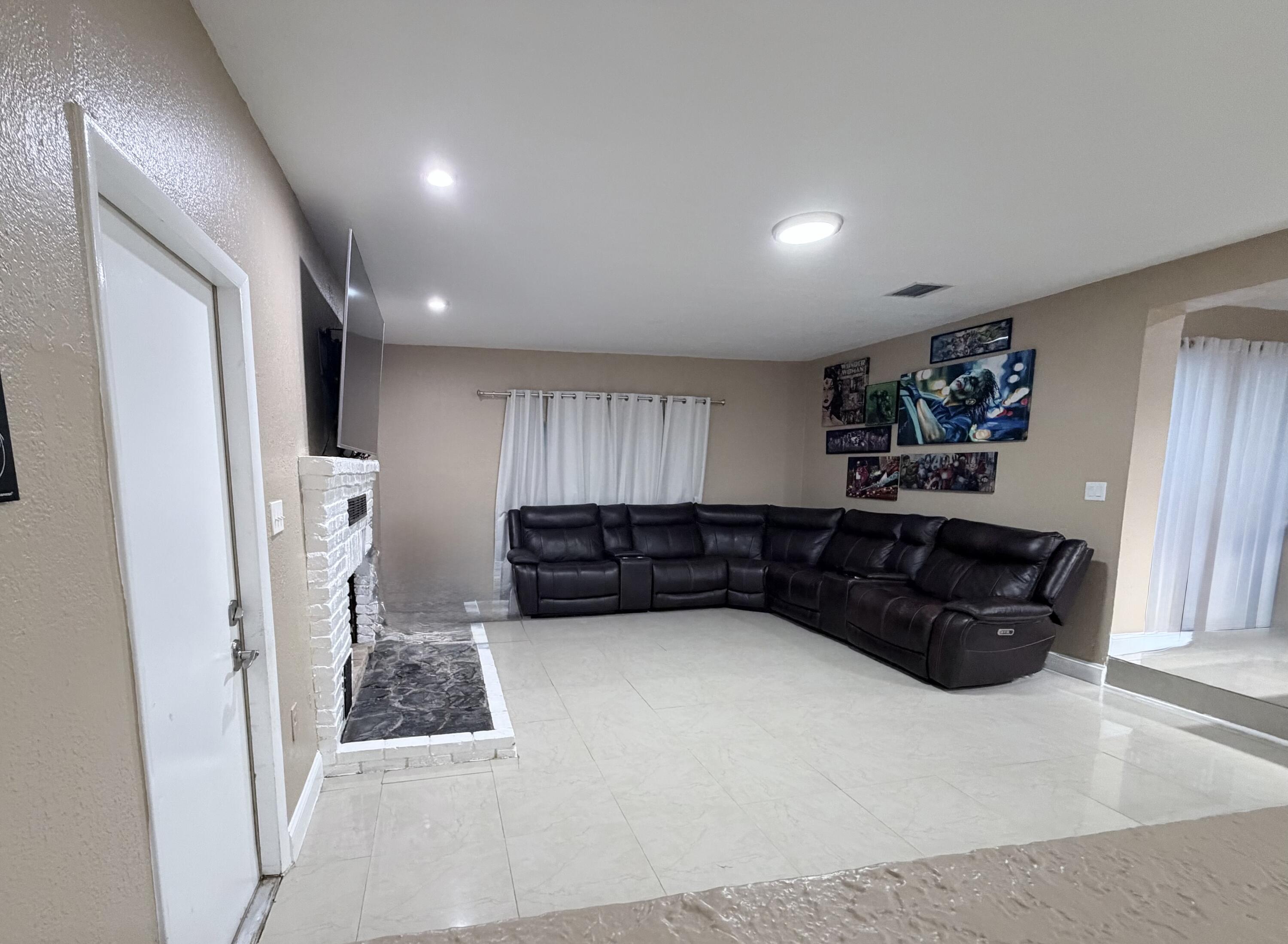 2000 Southwest 95th Terrace Miramar, FL 33025 - Photo 6 of 31 IMG_0260