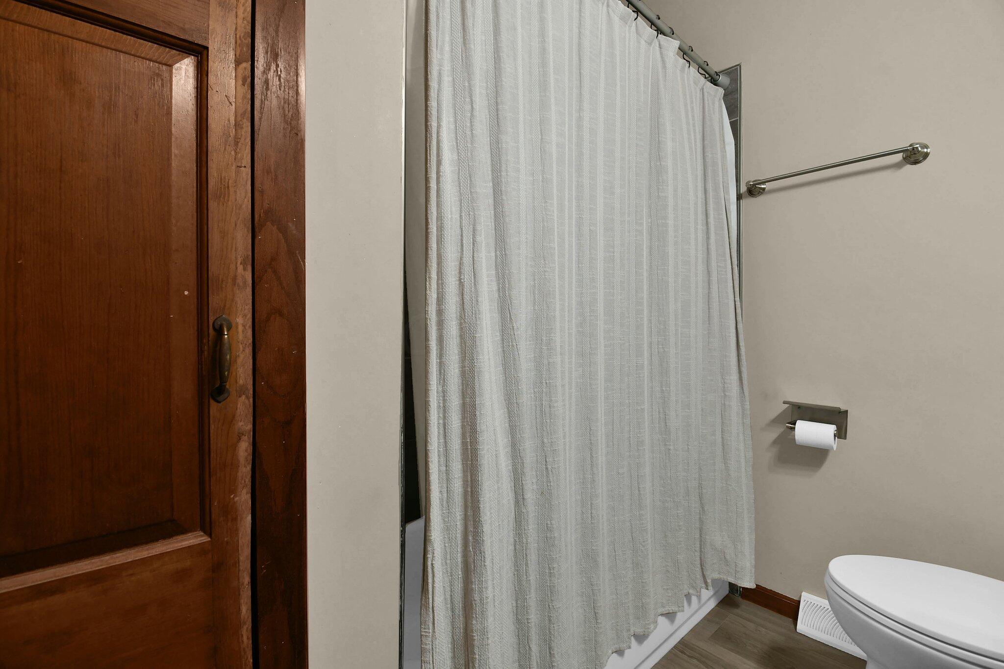 1887 Jackson Road Columbus, OH 43223 - Photo 16 of 26 21-web-or-mls-1887-jackson-rd