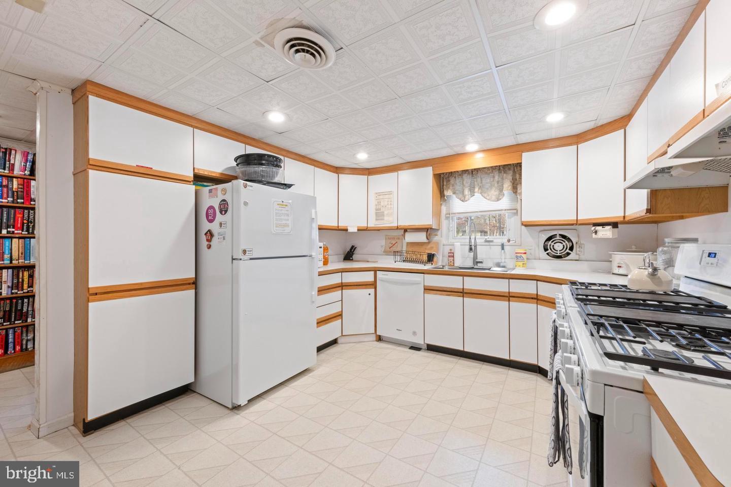 10 Acorn Road Manahawkin, NJ 08050 - Photo 16 of 19 Bright and functional kitchen space in clubhouse .
