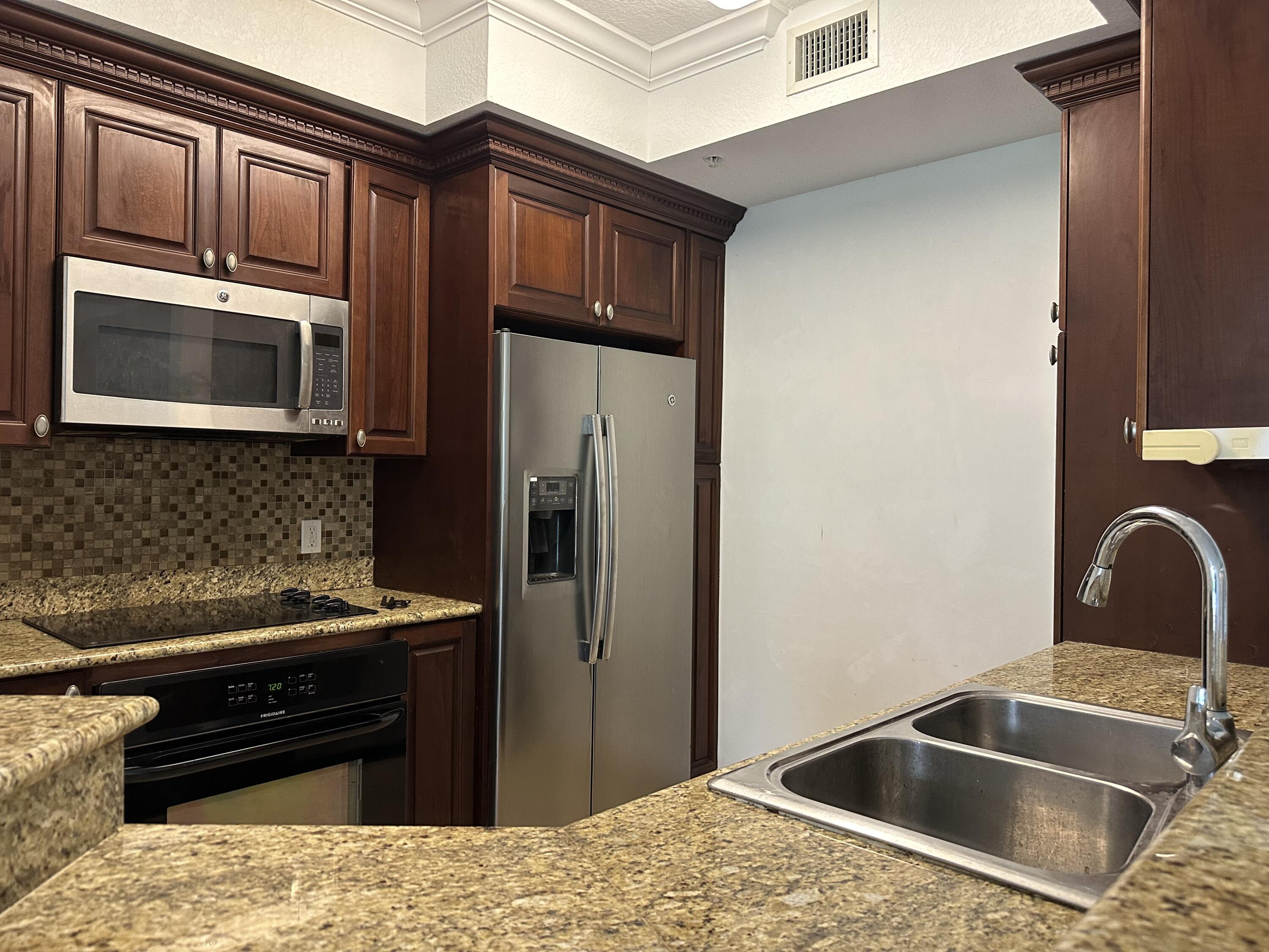 6 3 kitchen w granite counters wood cavb