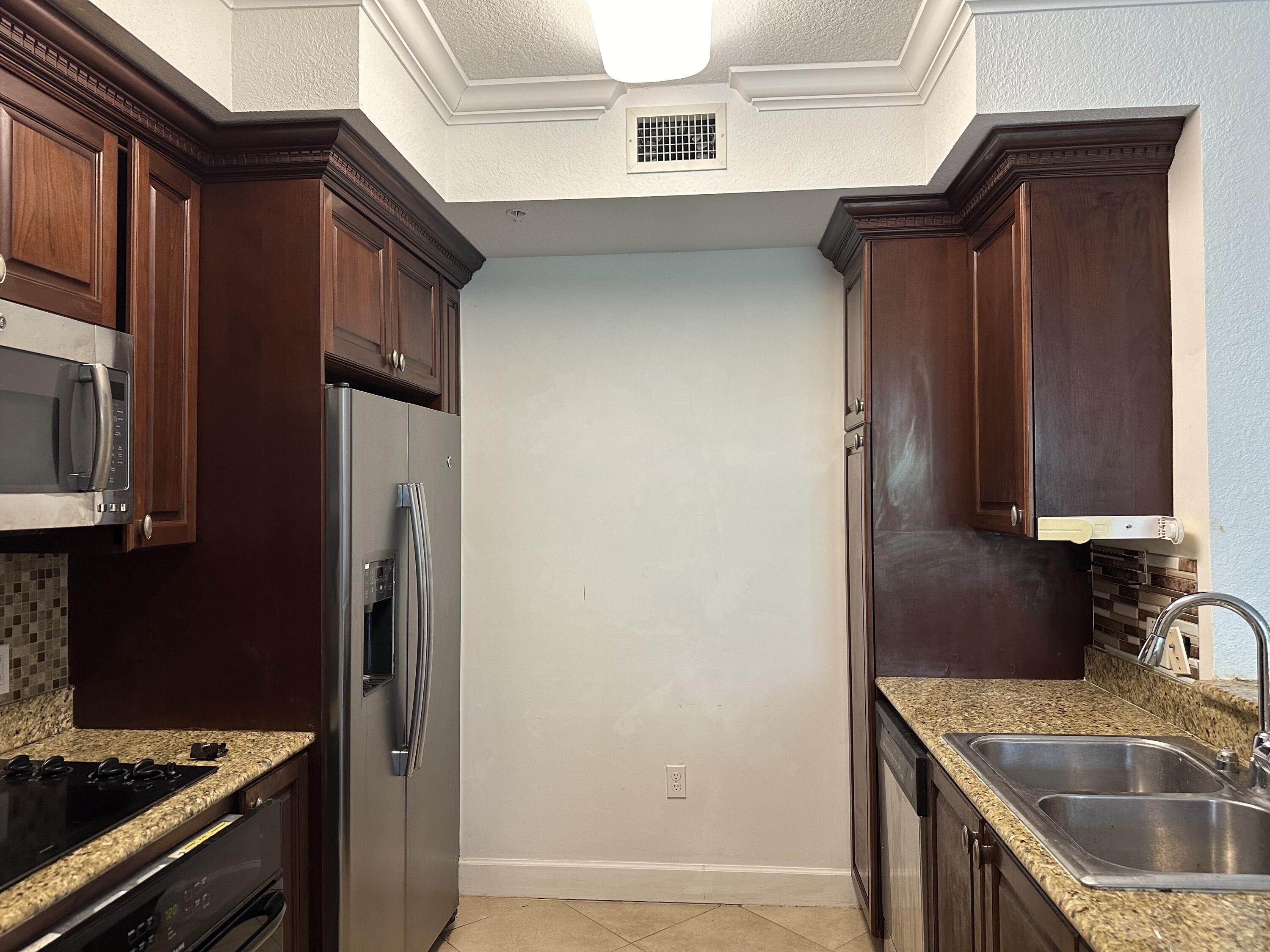 1660 Renaissance Commons Boulevard, Unit 2218 Boynton Beach, FL 33426 - Photo 14 of 47 7 kitchen