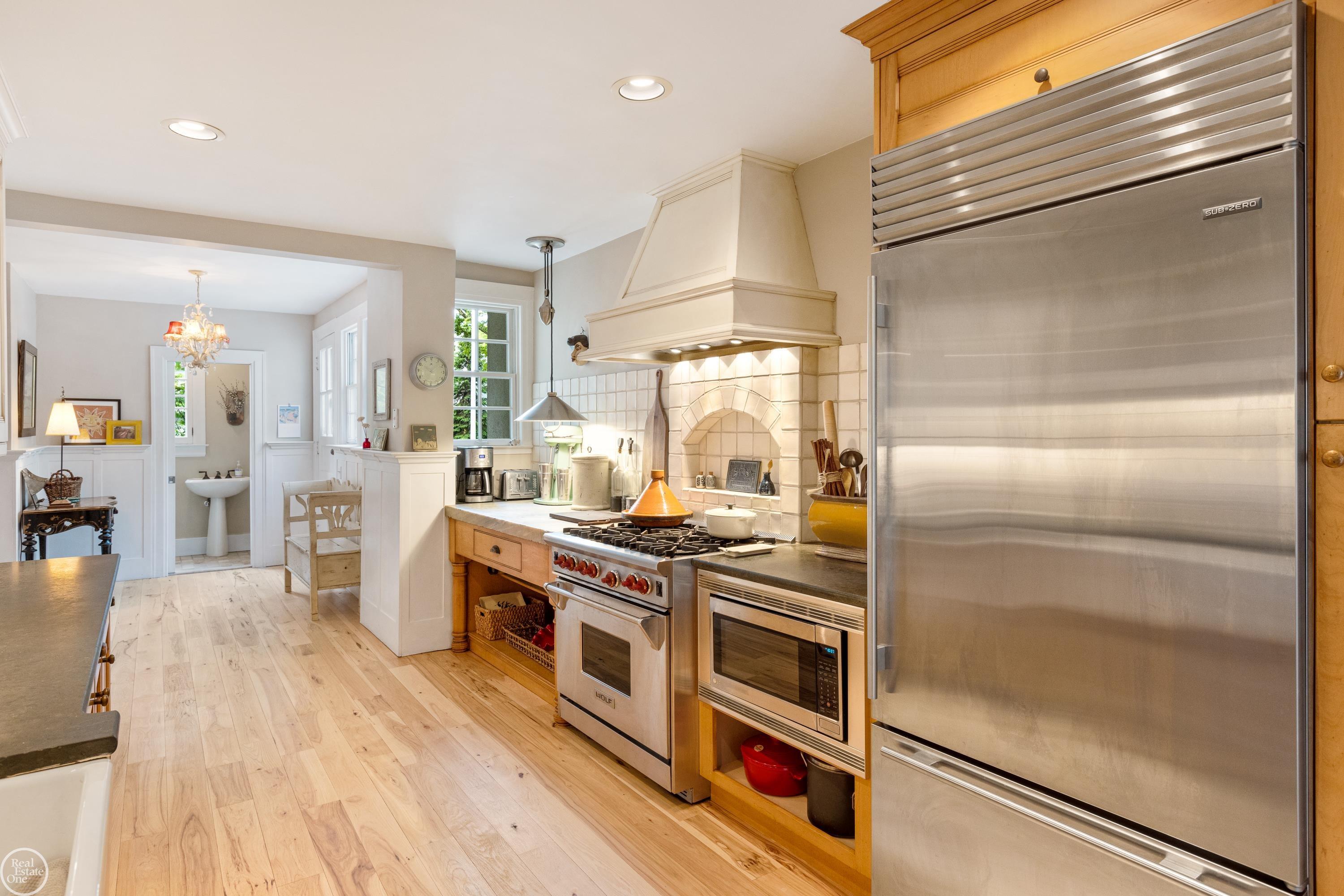 492 Rivard Boulevard Grosse Pointe, MI 48230 - Photo 21 of 81 50110851-20.JPG