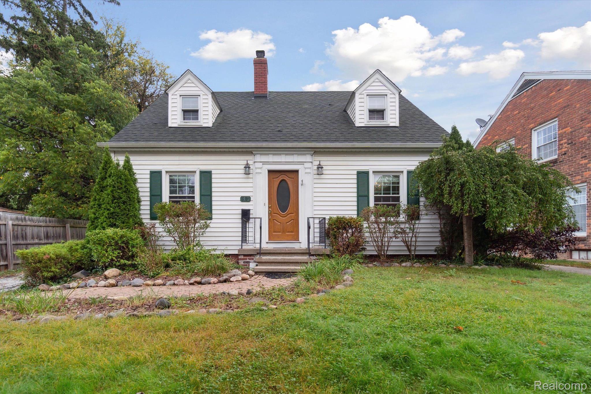 1415 Ridgelawn Avenue Flint, MI 48503 - Photo 1 of 9 Historic Cape Cod H