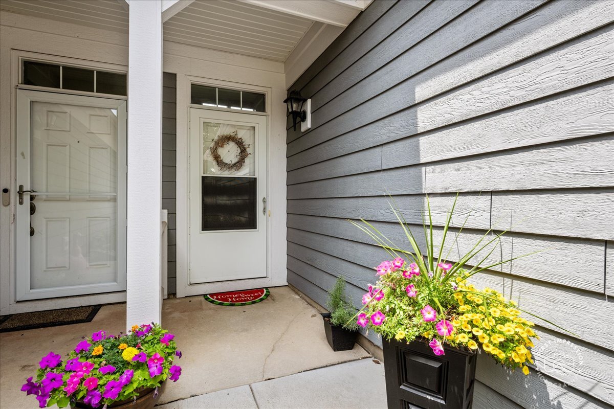 422 Acushnet Street Elgin, IL 60124 - Photo 2 of 18