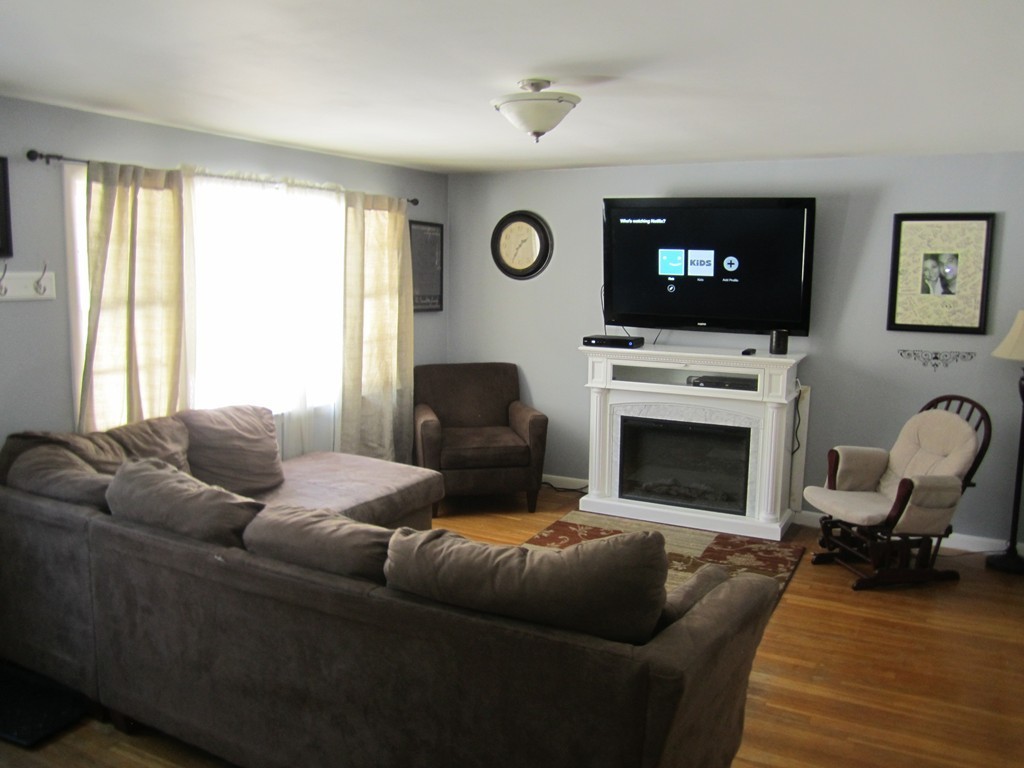 52 Forrest Road Westford, MA 01886 - Photo 3 of 20 Gallery Image 3
