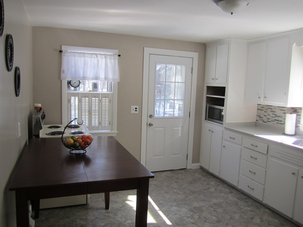52 Forrest Road Westford, MA 01886 - Photo 4 of 20 Gallery Image 4