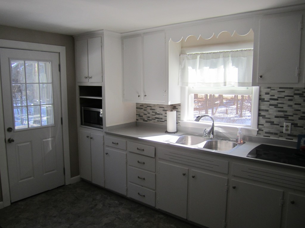 52 Forrest Road Westford, MA 01886 - Photo 5 of 20 Gallery Image 5