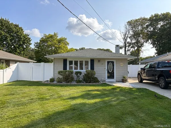 $465,000 | 31 Brushwood Drive, Shirley, NY 11967