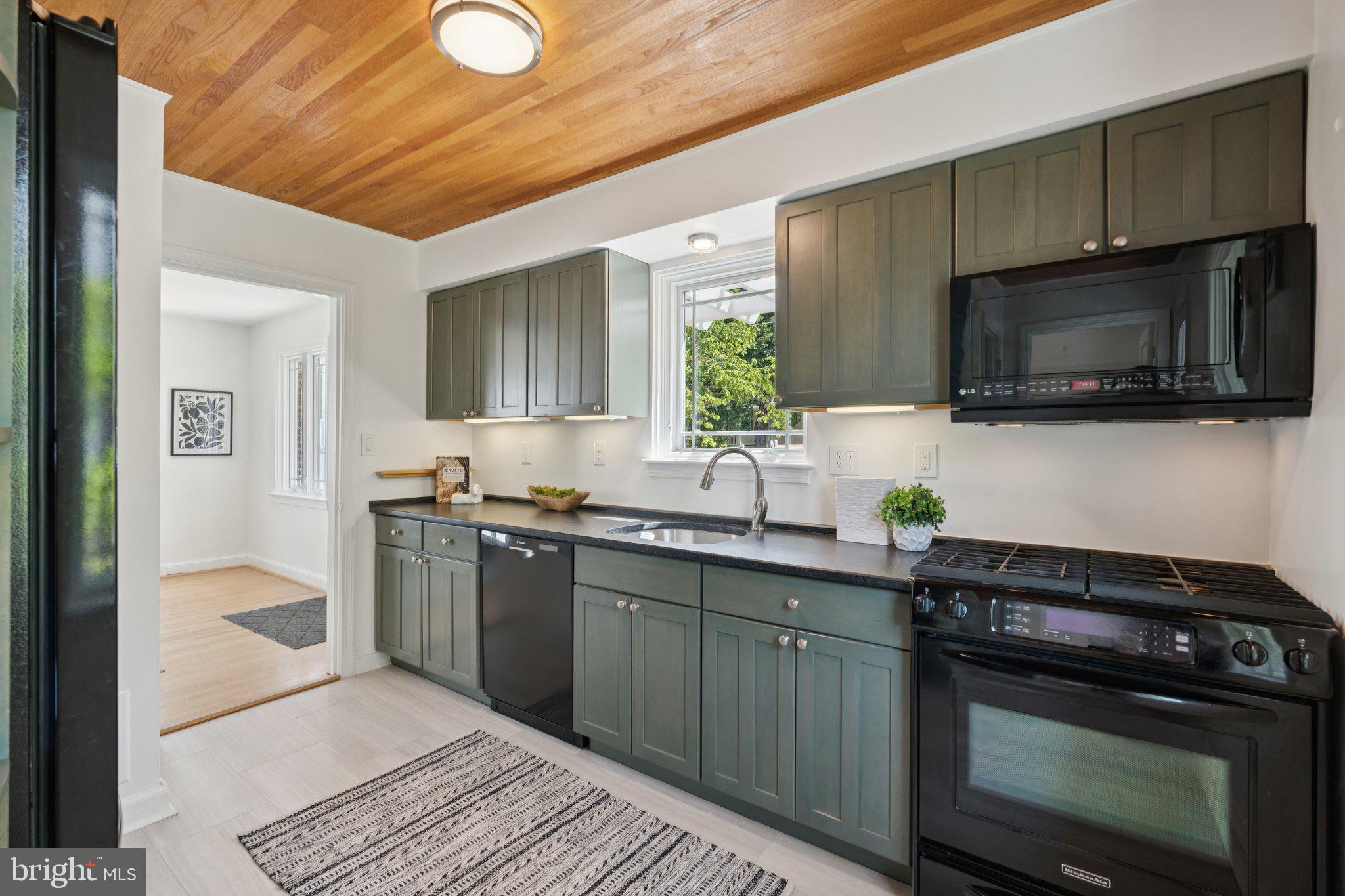 7808 Boston Avenue Silver Spring, MD 20910 - Photo 11 of 39 Kitchen