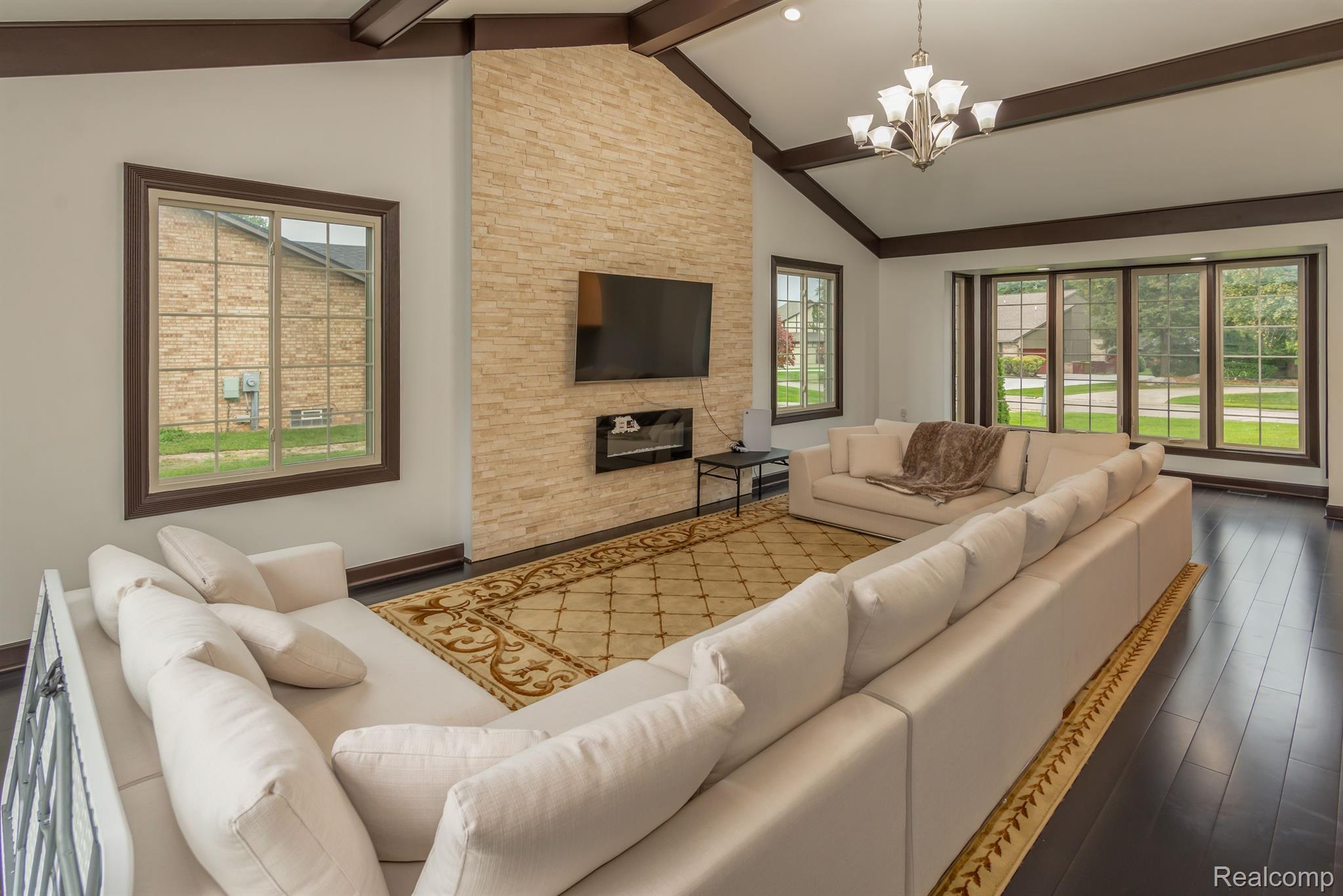 4550 Strandwyck Road West Bloomfield, MI 48322 - Photo 13 of 37