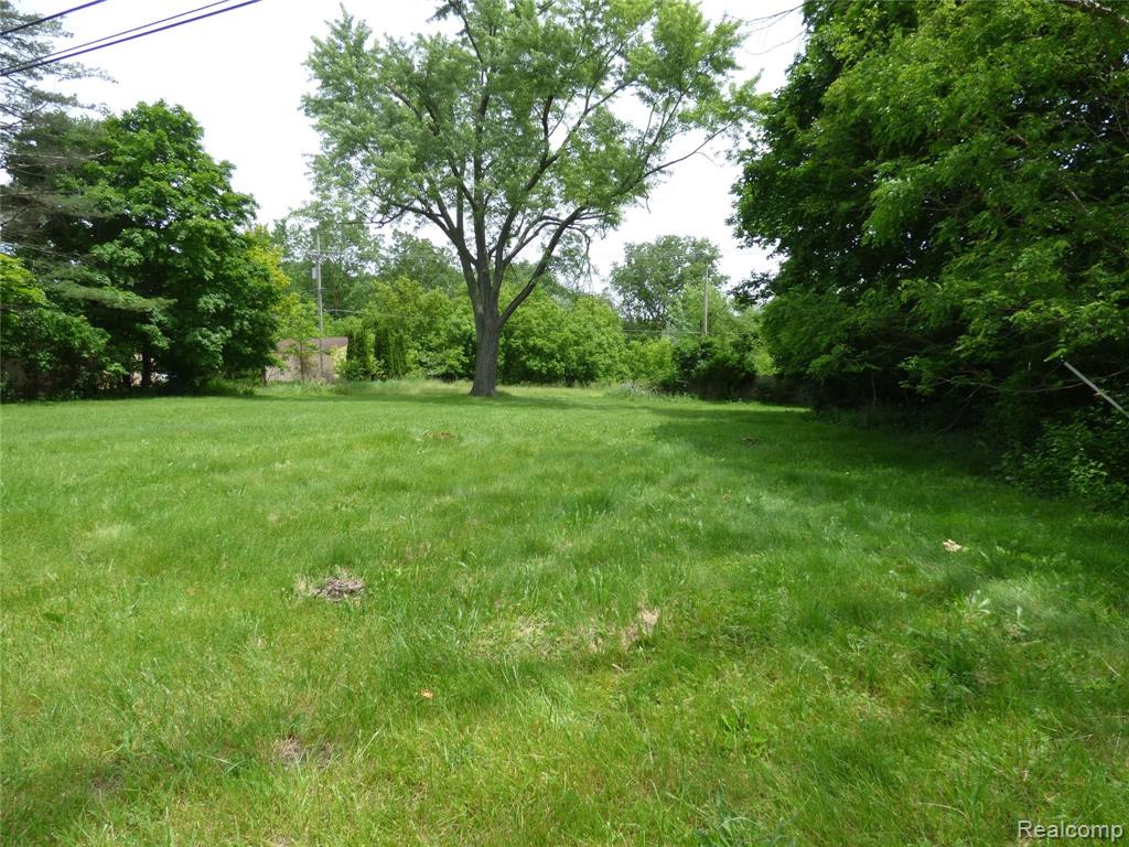 21104 Gill Road Farmington Hills, MI 48335 - Photo 3 of 17