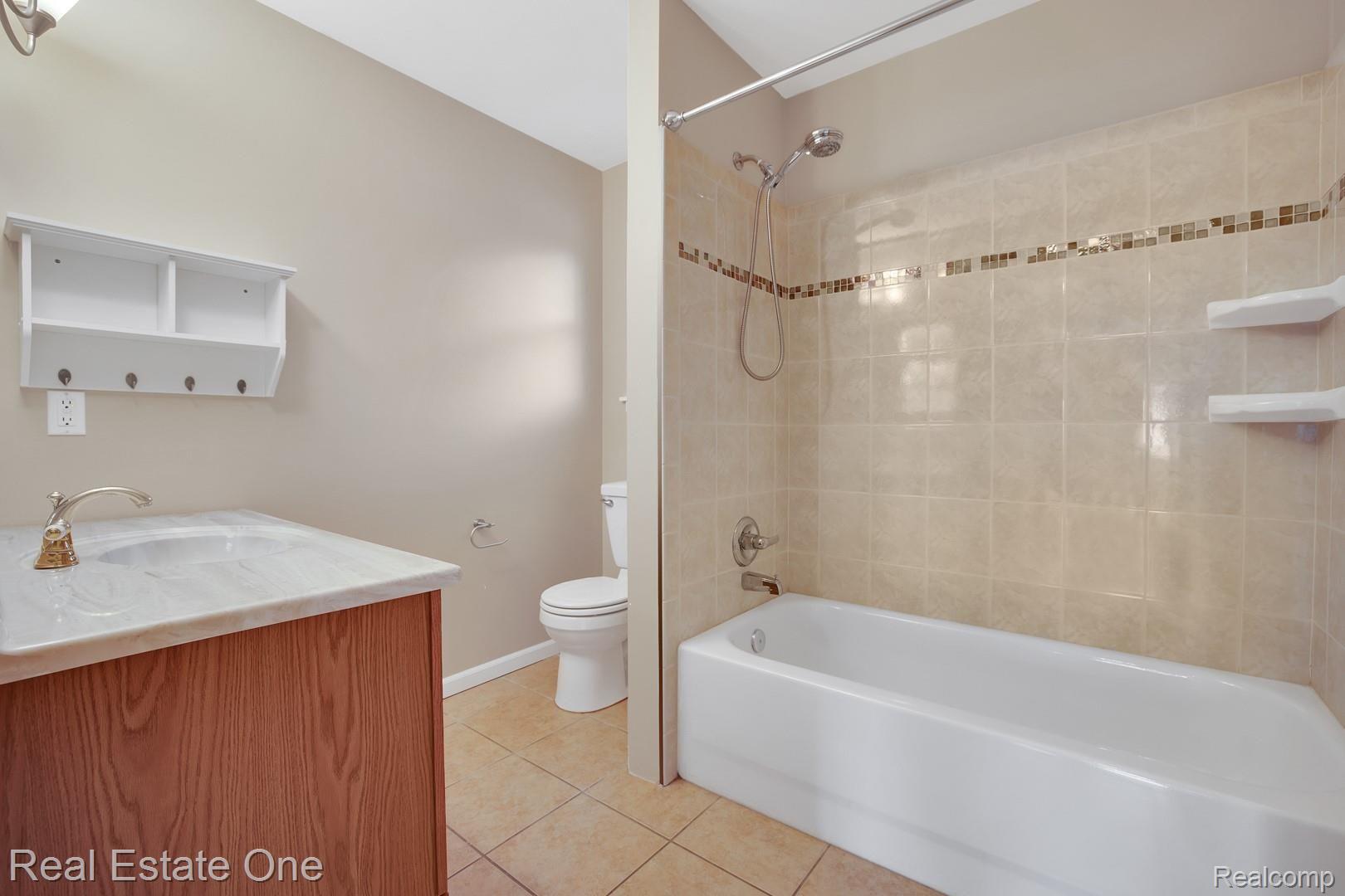 3376 Alpine Road Troy, MI 48084 - Photo 15 of 25 AY2A0202.jpg