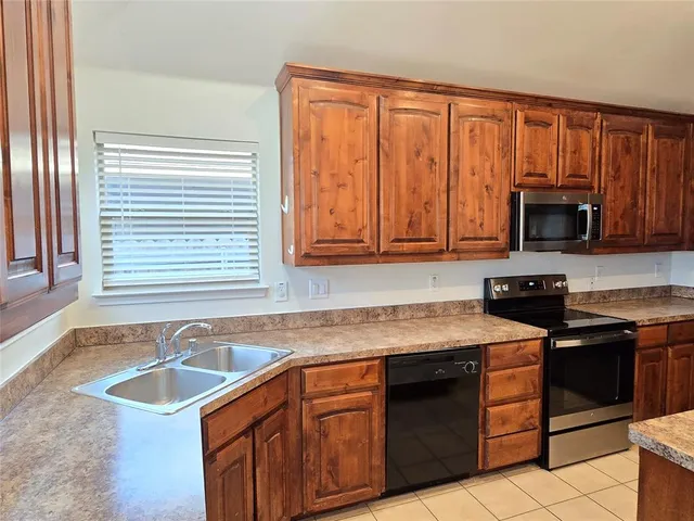 $1,850 | 124 Bridlewood Street, Azle, TX 76020