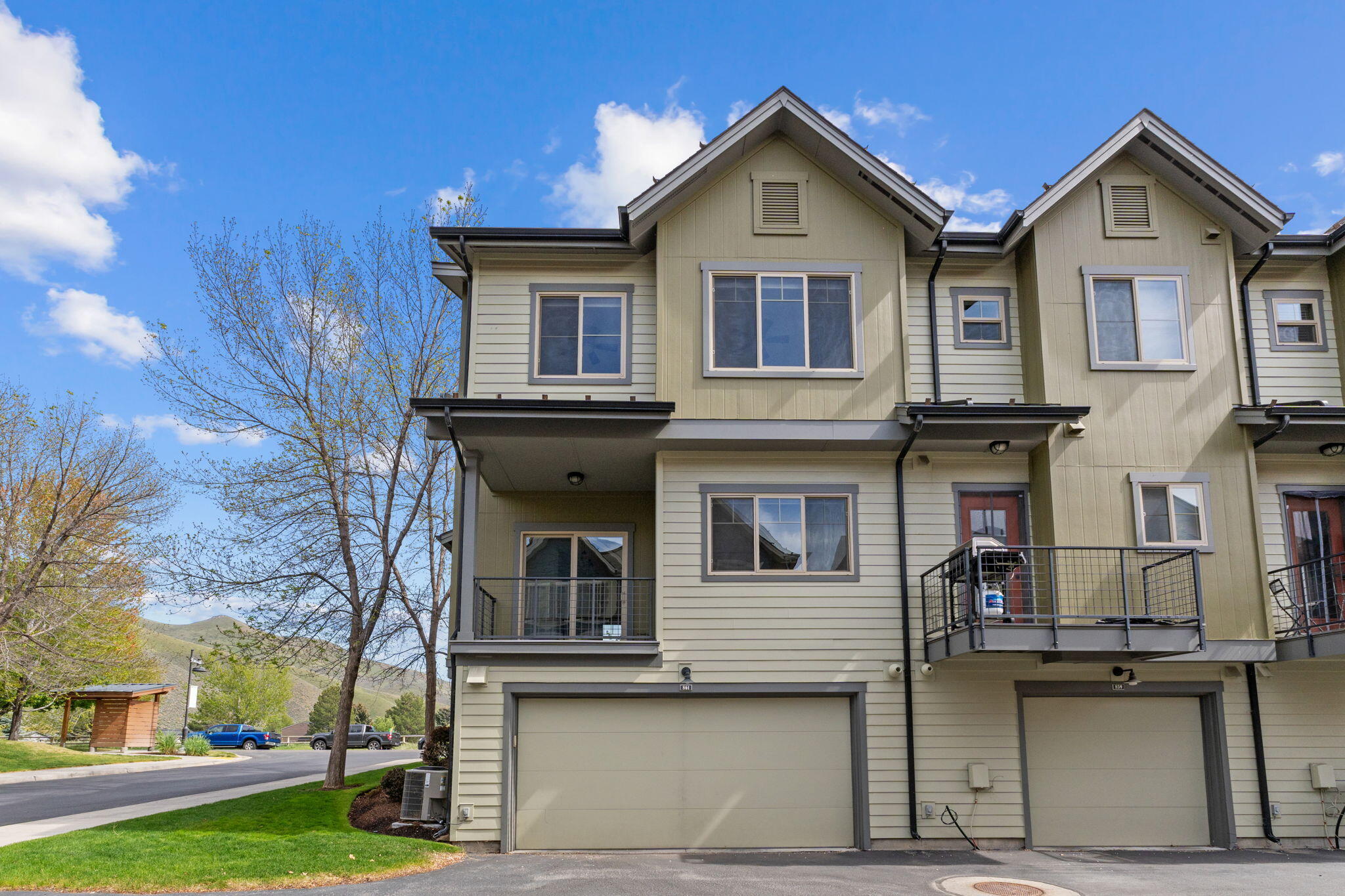 861 Countryside Boulevard Hailey, ID 83333 - Photo 26 of 29 Garage/Deck