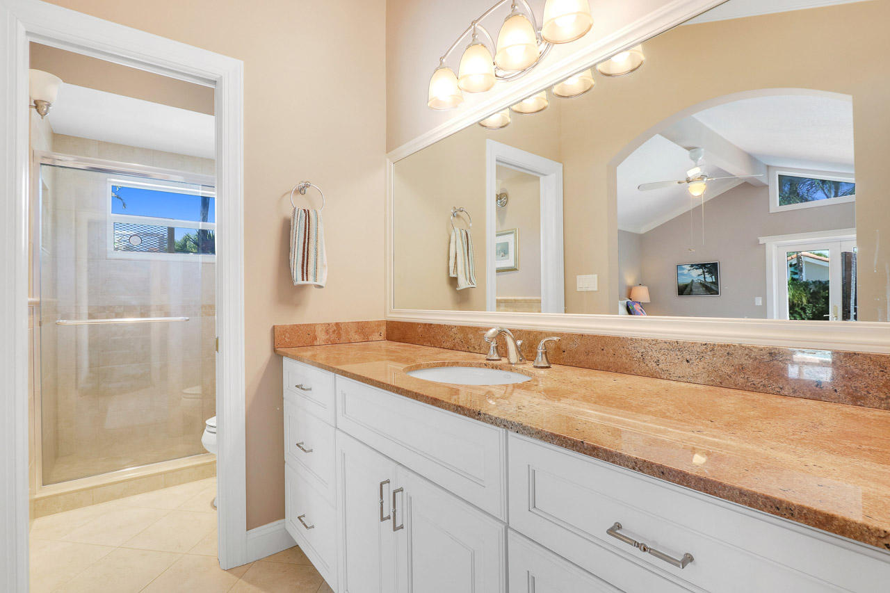 112 Bluefish Circle Jupiter, FL 33477 - Photo 15 of 28 Master bathroom