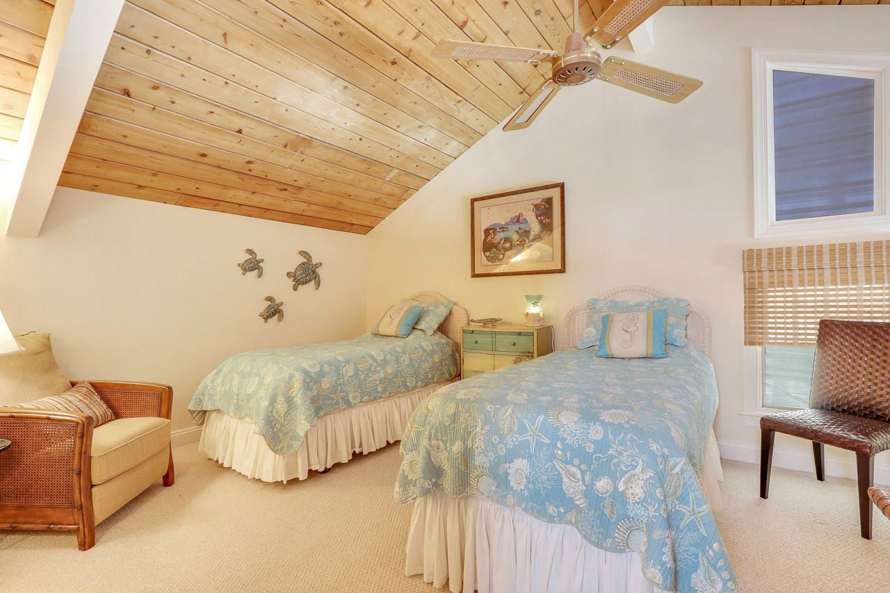 112 Bluefish Circle Jupiter, FL 33477 - Photo 16 of 28 Loft bedroom