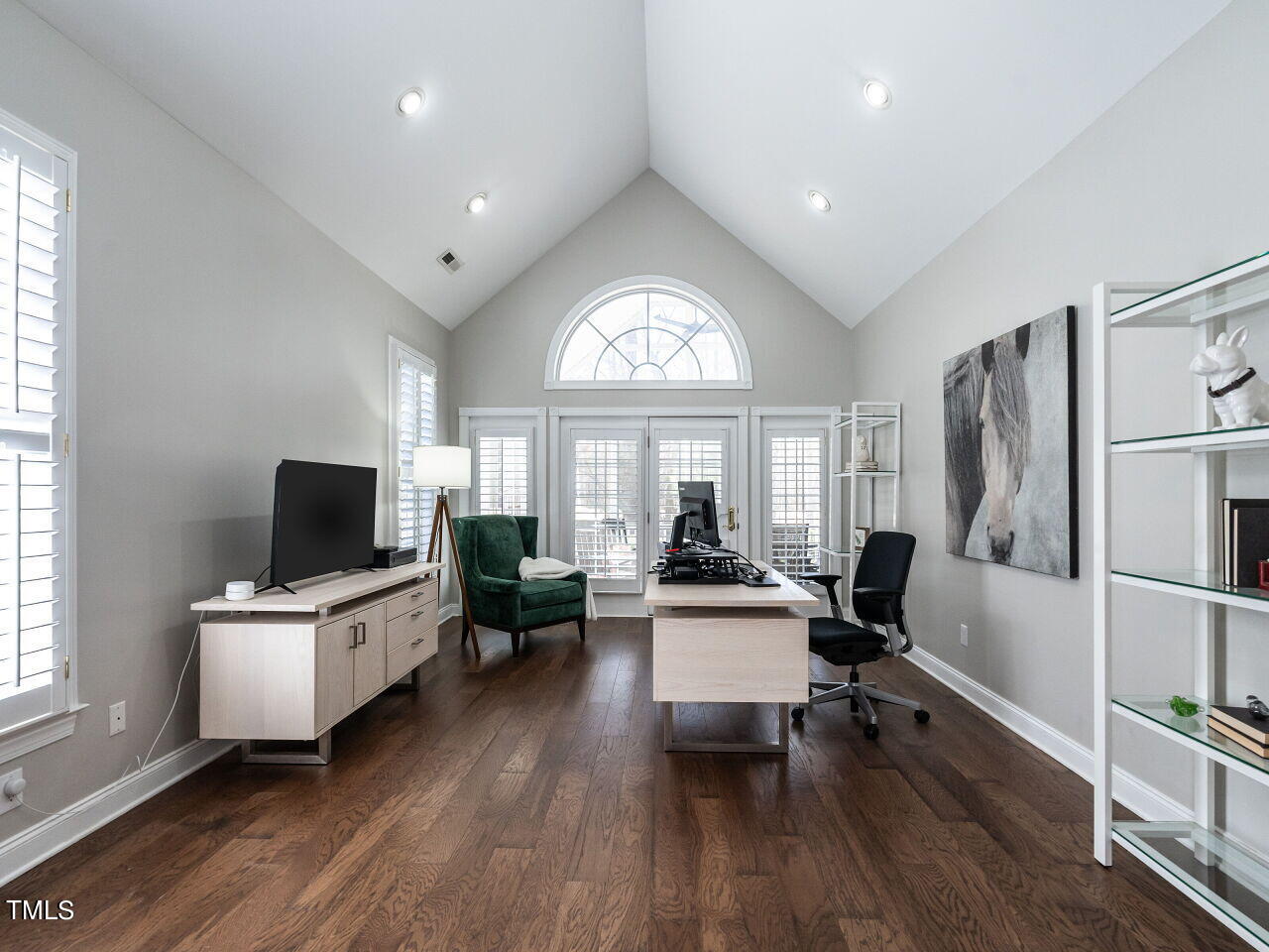 005-1280x960-living-room