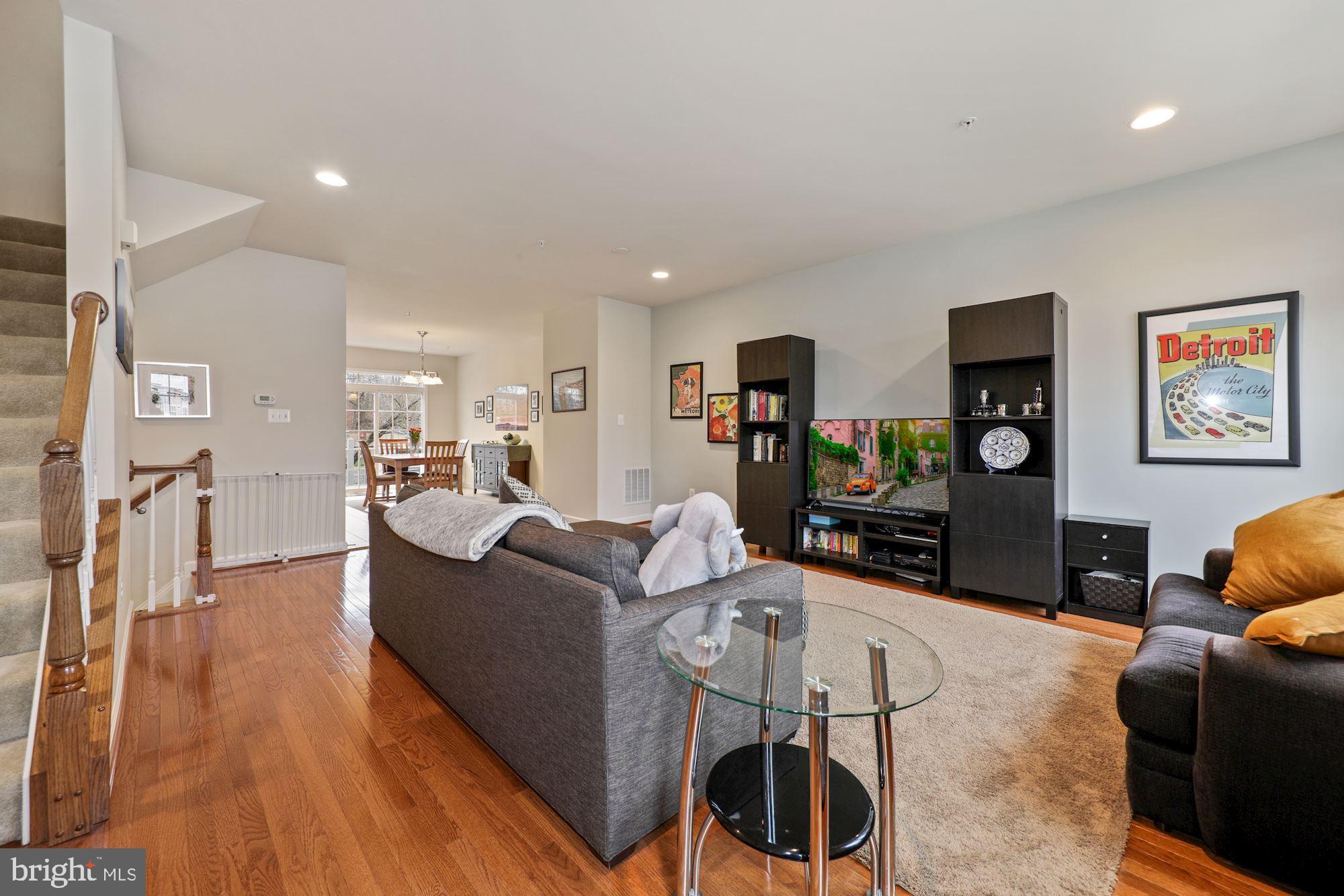 2103 Little Sorrel Way Silver Spring, MD 20902 - Photo 5 of 20 Living room