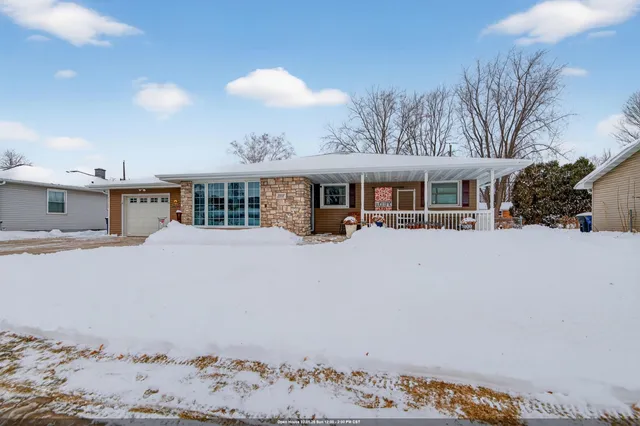 $469,900 | 2112 South Oneida Street, Green Bay, WI 54304