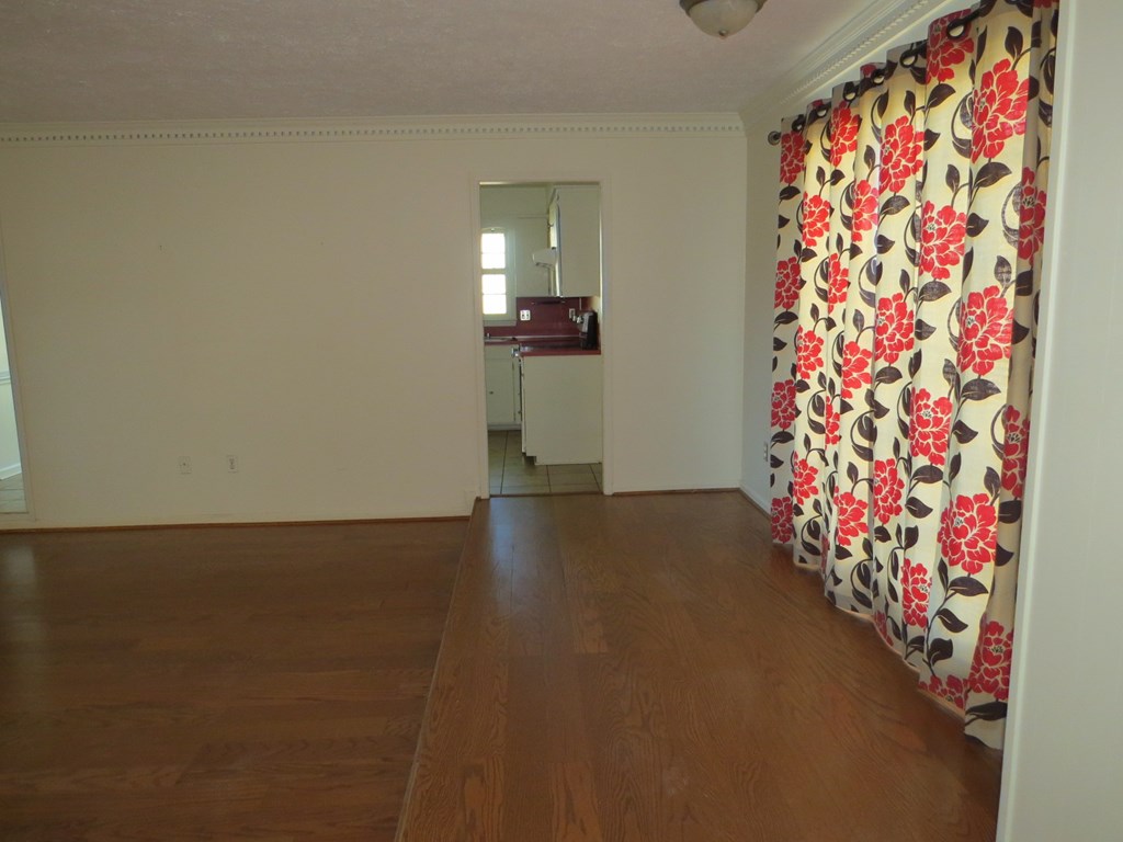 1208 North Ridge Drive Lexington, GA 40509 - Photo 4 of 20 Hall way to kitchen
