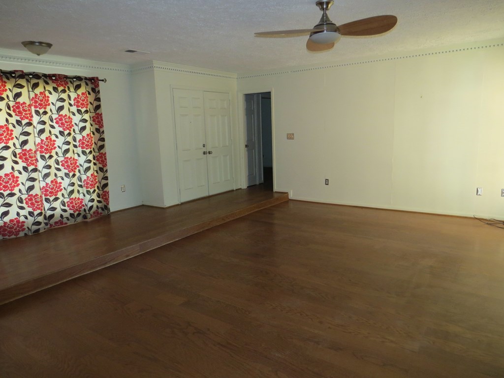1208 North Ridge Drive Lexington, GA 40509 - Photo 9 of 20 Great room