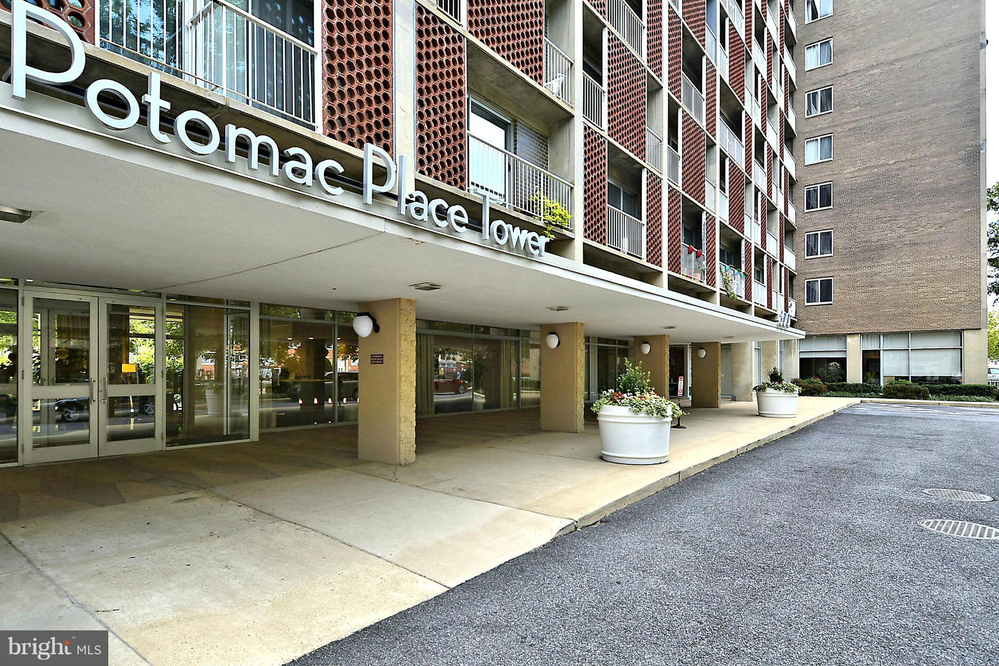 800 4th Street Southwest, Unit N201 Washington, DC 20024 - Photo 2 of 25 a front view of a building