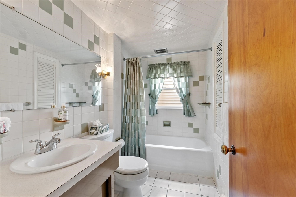 48 Chickering Street Lawrence, MA 01843 - Photo 22 of 38