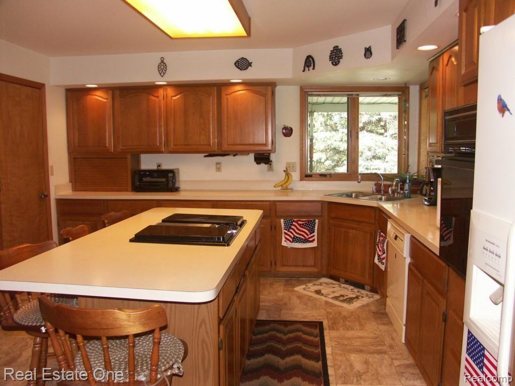 1470 Ranch Road Holly, MI 48442 - Photo 25 of 63 Plenty of cupboard and counter space