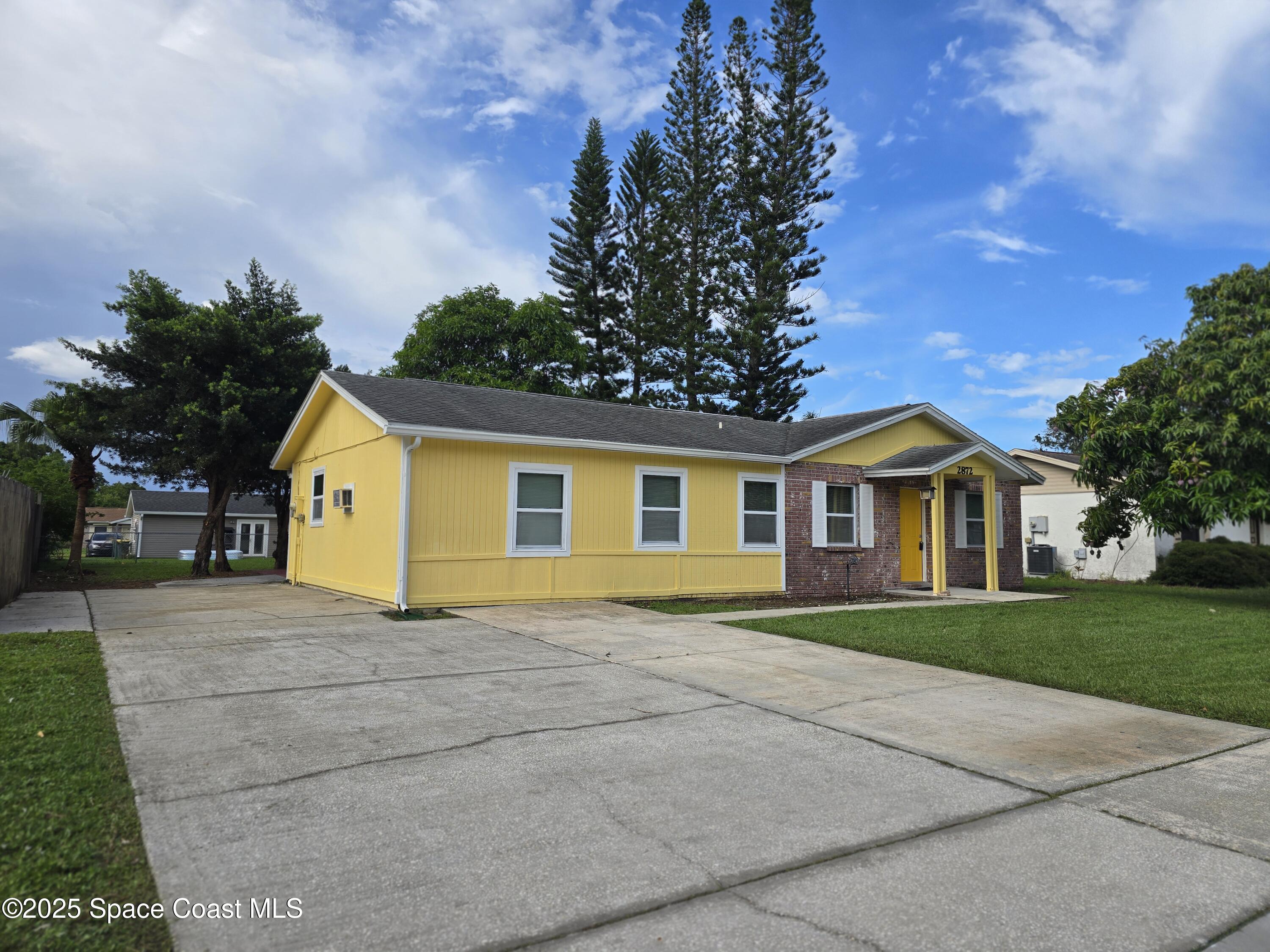 2872 Pennington Place Melbourne, FL 32935 - Photo 2 of 22 Side parking