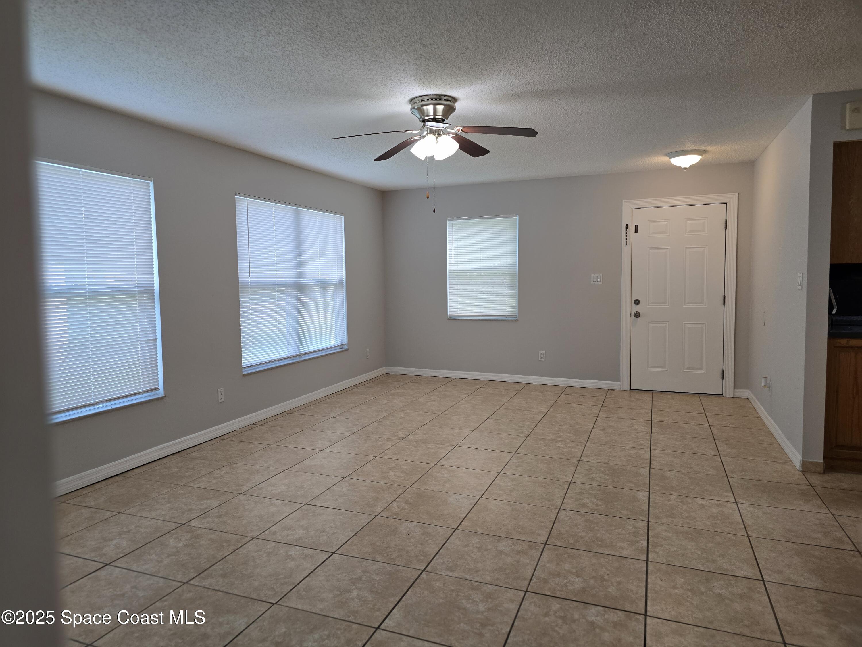 2872 Pennington Place Melbourne, FL 32935 - Photo 3 of 22 Entry/ Livingroom