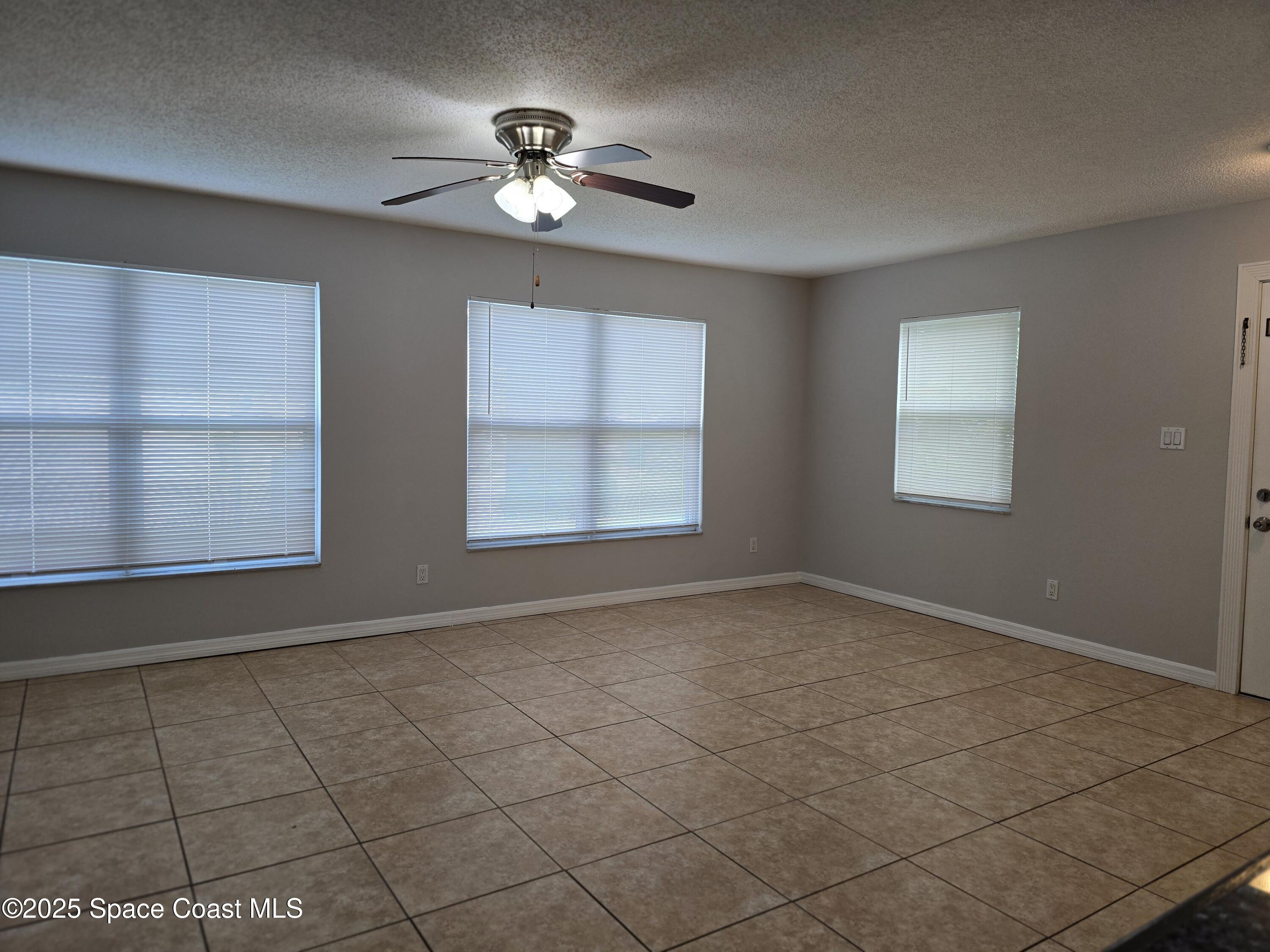 2872 Pennington Place Melbourne, FL 32935 - Photo 4 of 22 Entry/ Livingroom