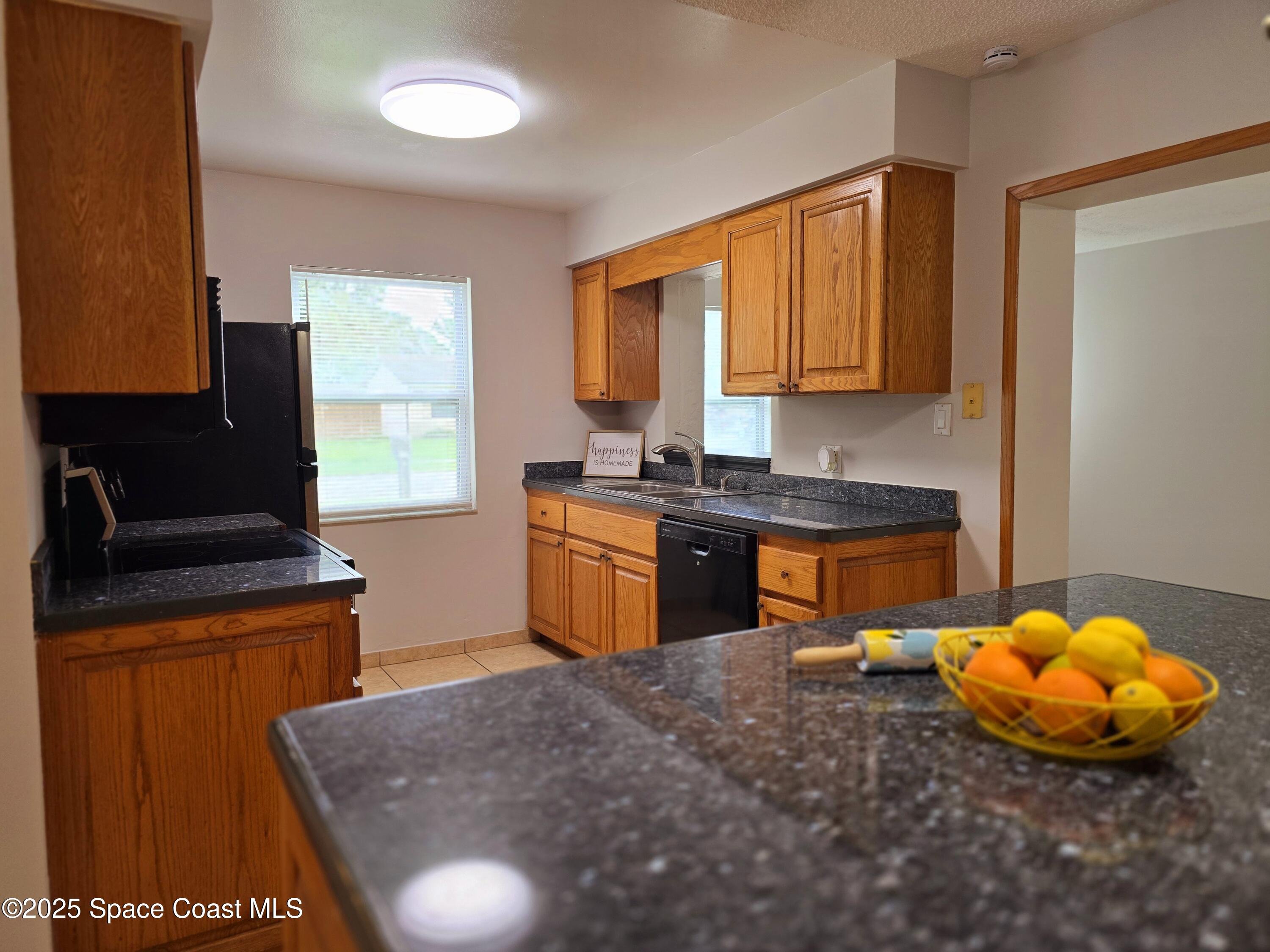 2872 Pennington Place Melbourne, FL 32935 - Photo 6 of 22 Kitchen