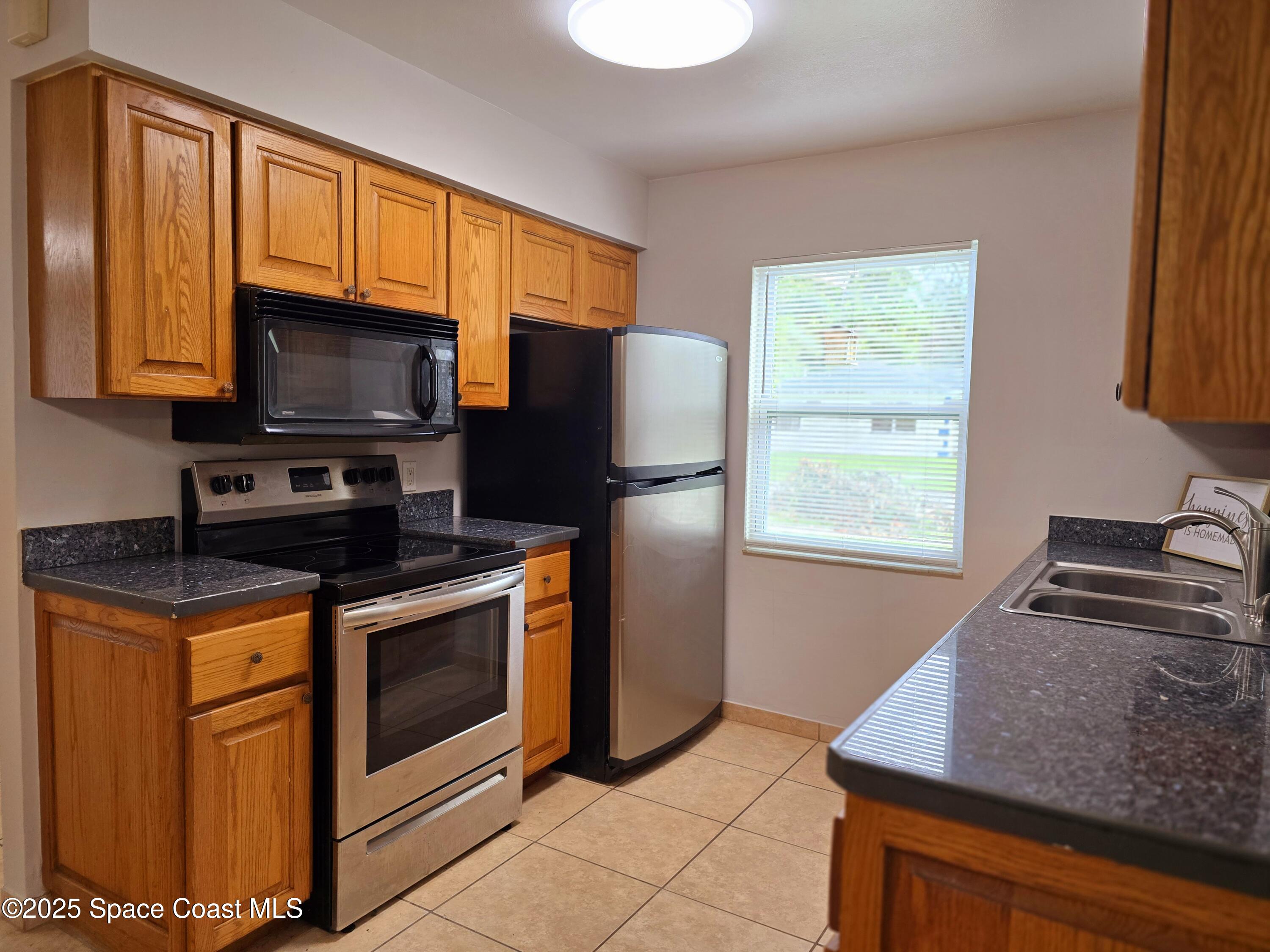 2872 Pennington Place Melbourne, FL 32935 - Photo 8 of 22 Kitchen