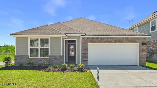 $302,000 | 115 Belle Lake Drive, Lafayette, LA 70506