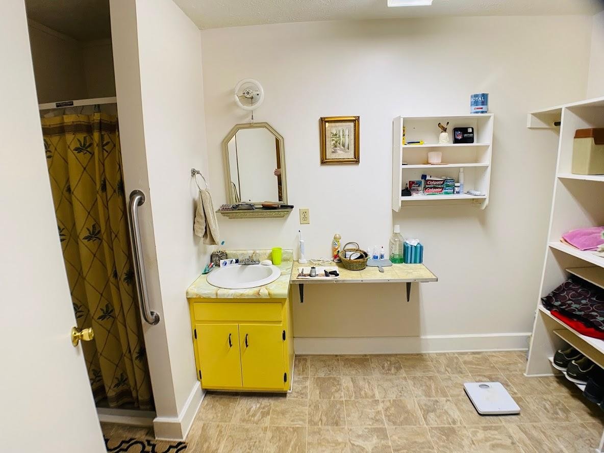 1034 Star Point Road Jamestown, TN 38556 - Photo 20 of 35 a view of utility room with washer and dryer