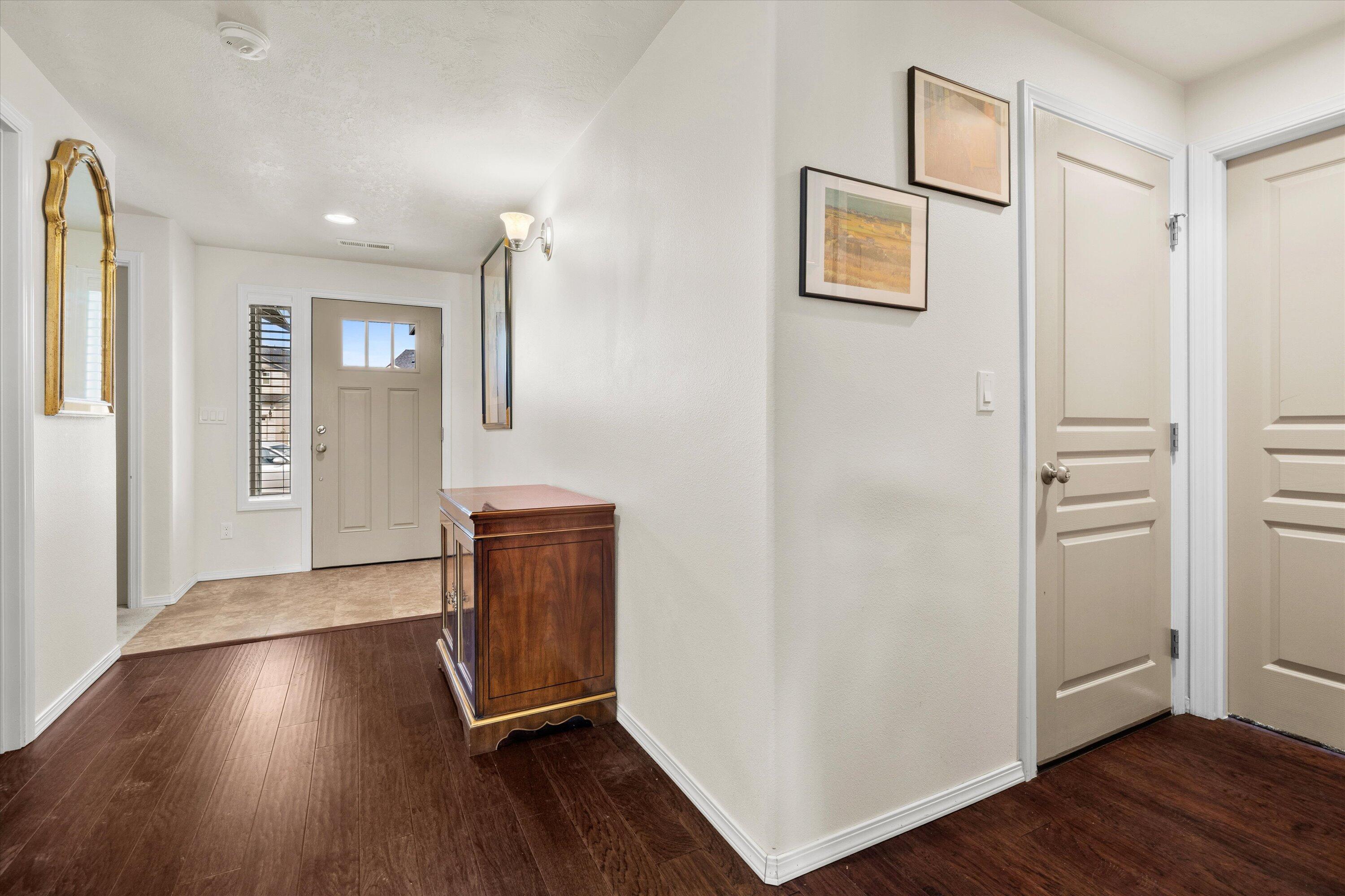 61807 Southeast Rolo Court Bend, OR 97702 - Photo 14 of 26 Hallway