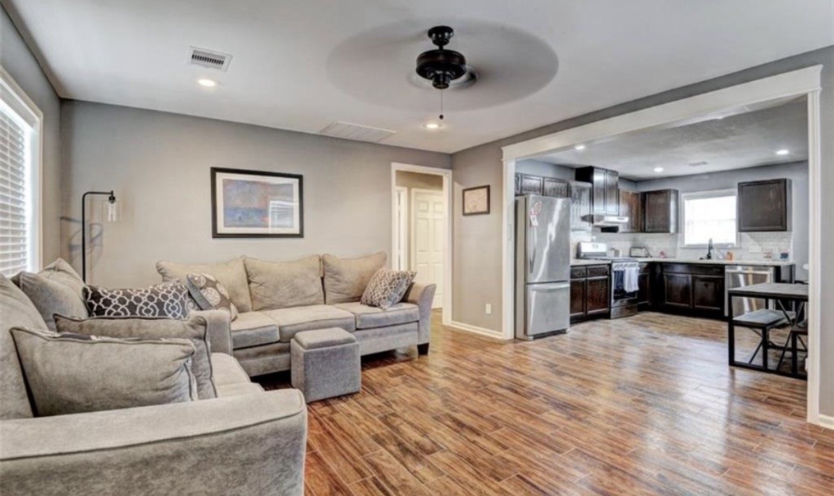 5227 Lawndale Street Houston, TX 77023 - Photo 5 of 32 a living room with furniture and kitchen view