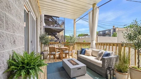 $689,000 | 4315 North Richmond Street, Unit 1N, Chicago, IL 60618