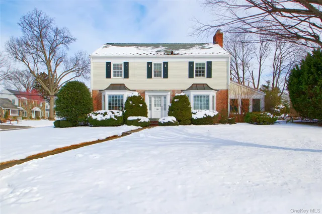 $2,699,000 | 32 Barnard Place, Manhasset, NY 11030