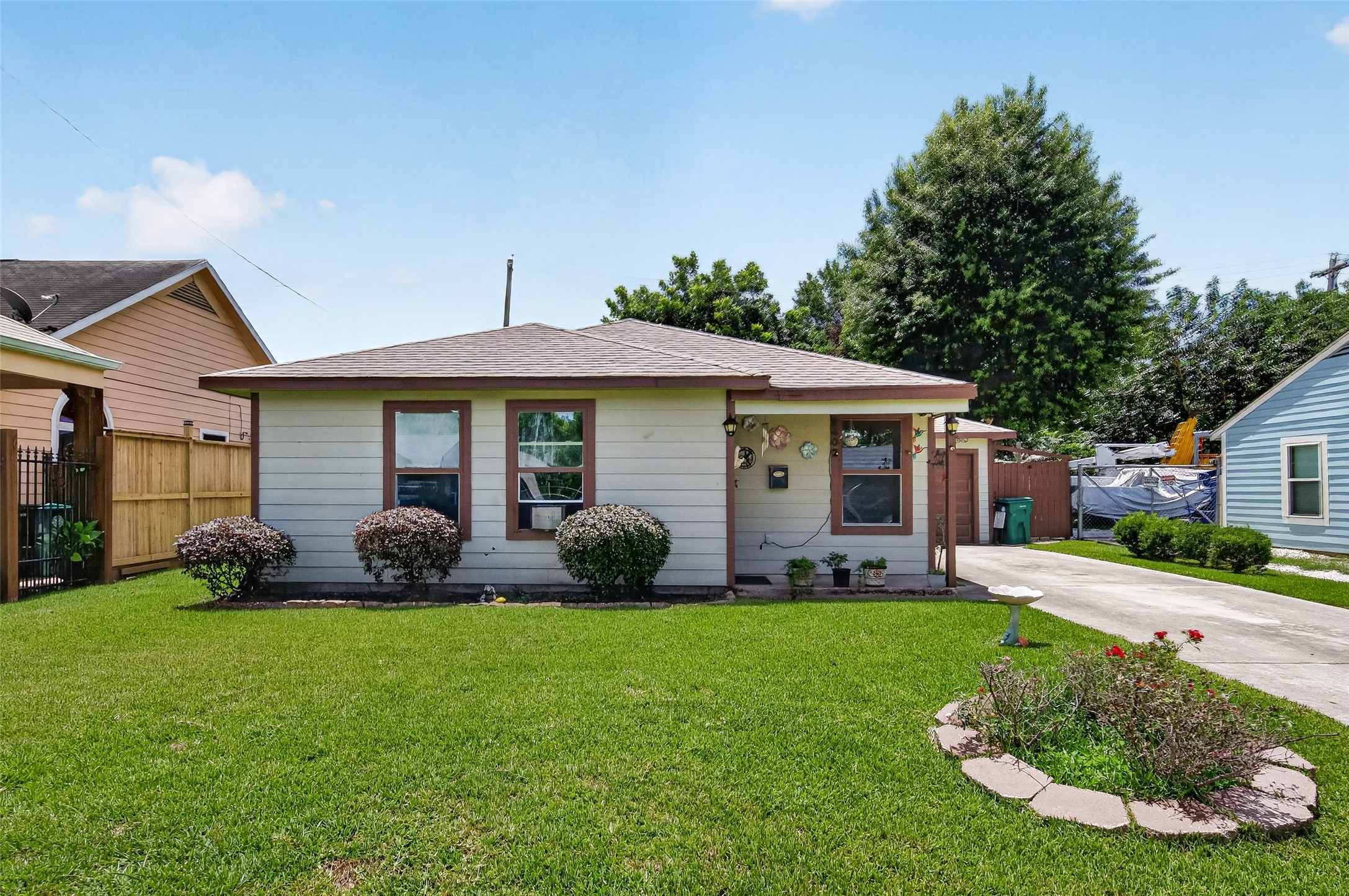 2402 Raymond Street Pasadena, TX 77506 - Photo 1 of 33