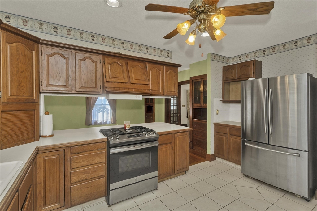 57 Lyndale Street Springfield, MA 01108 - Photo 17 of 40