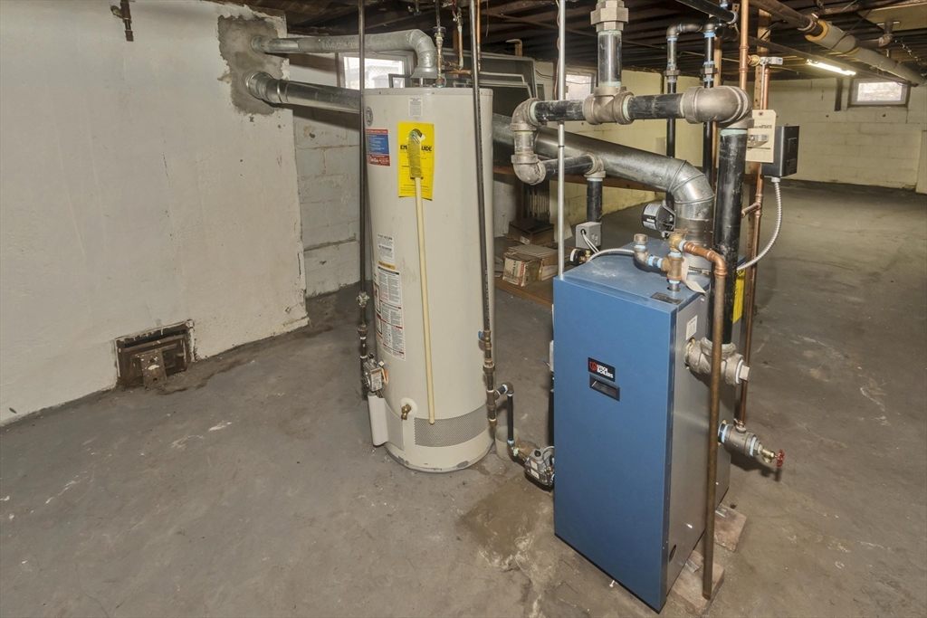 57 Lyndale Street Springfield, MA 01108 - Photo 35 of 40