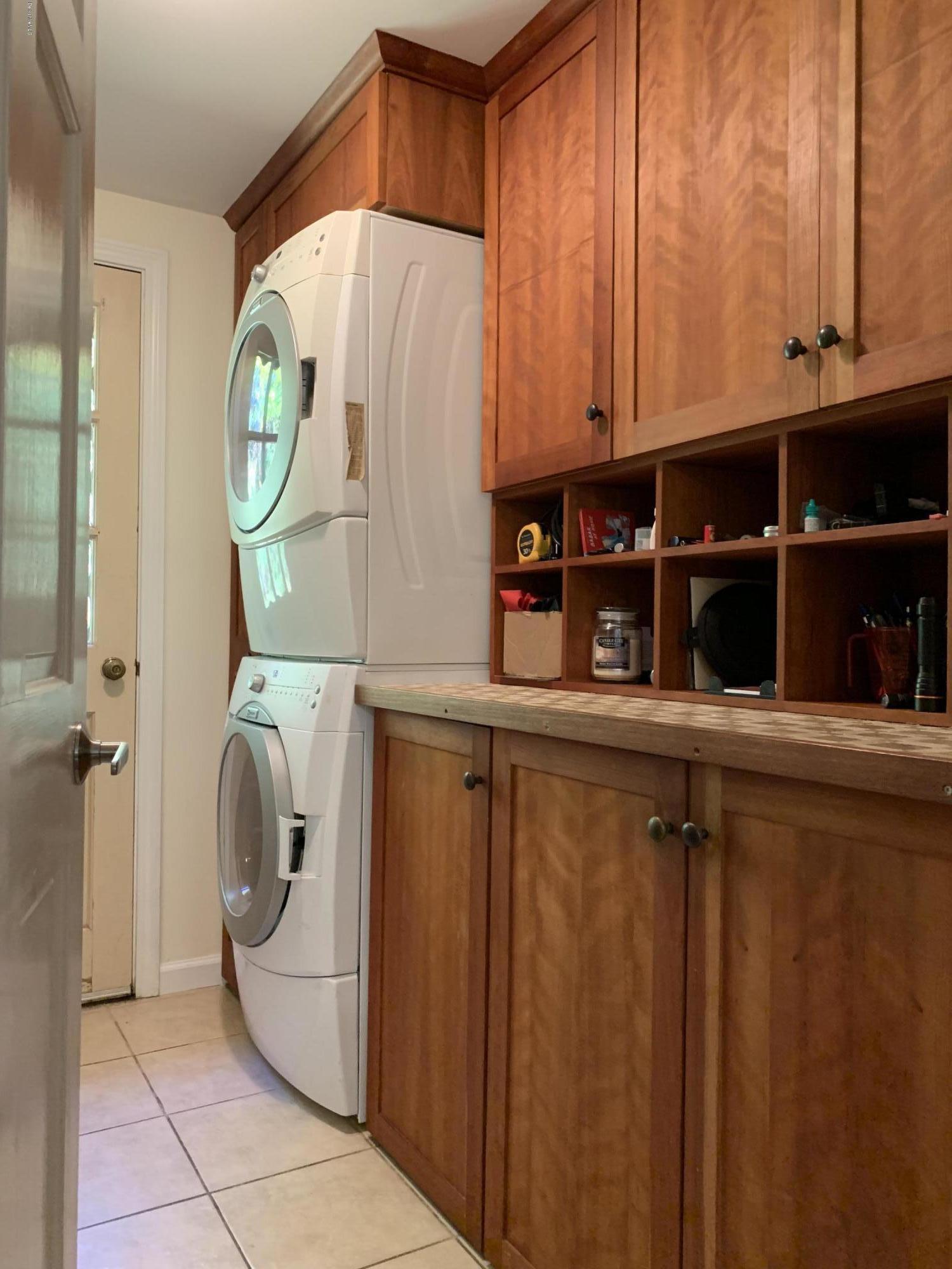 261 Old Stockbridge Road Lenox, MA 01240 - Photo 20 of 43 a bathroom with a sink and a mirror