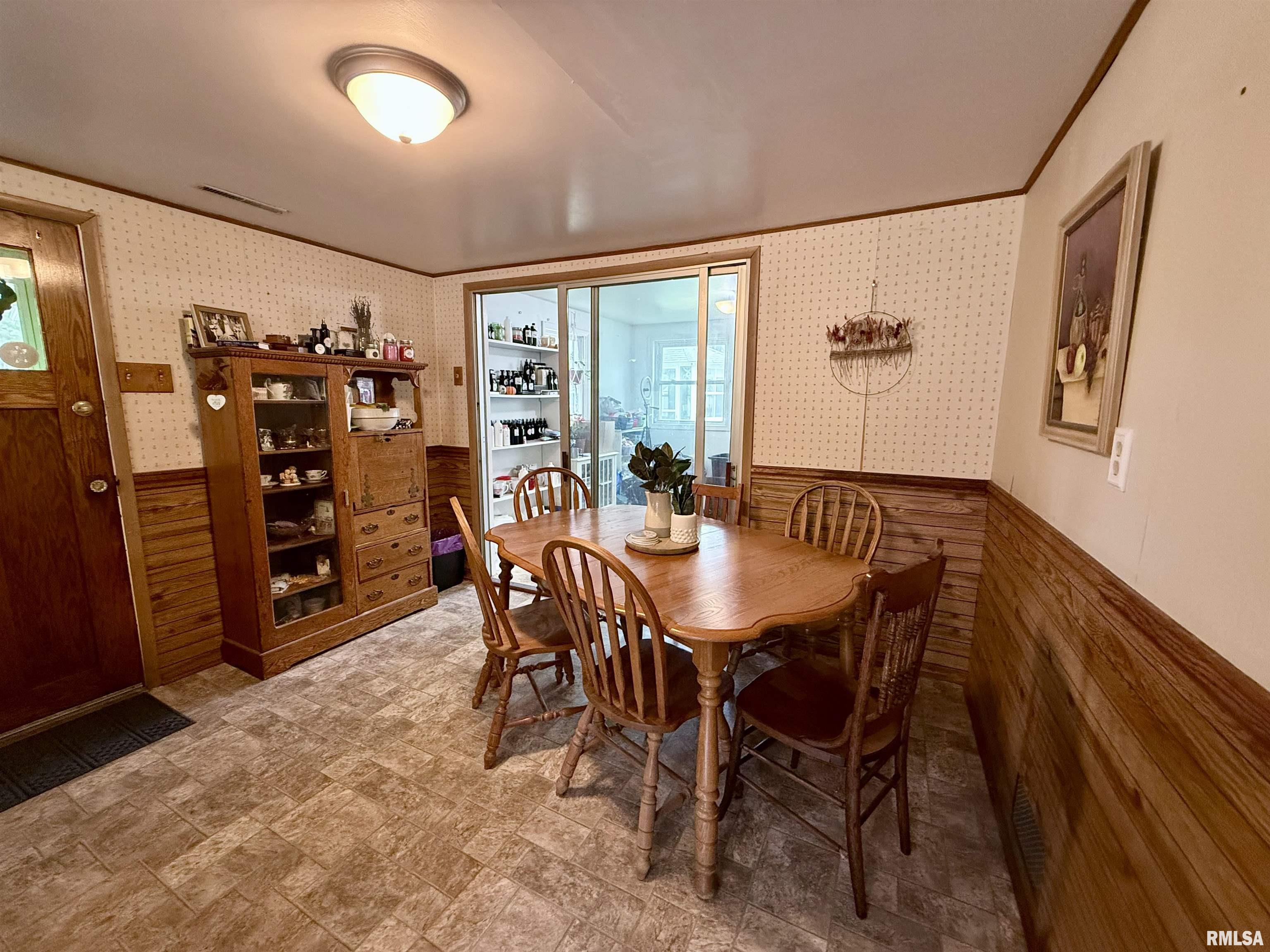 200 North Potts Road Taylorville, IL 62568 - Photo 7 of 32