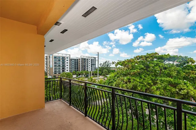 $420,000 | 555 East Dania Beach Boulevard, Unit 9, Dania Beach, FL 33004