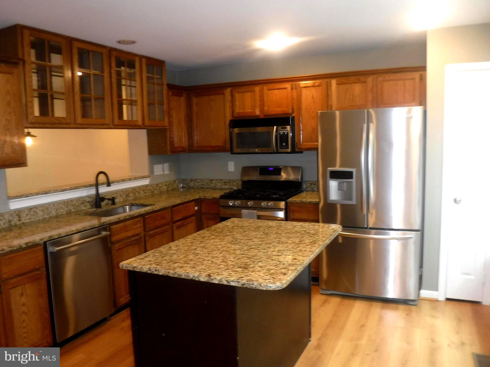 8714 Wadebrook Terrace Springfield, VA 22153 - Photo 12 of 35 Kitchen Main Level
