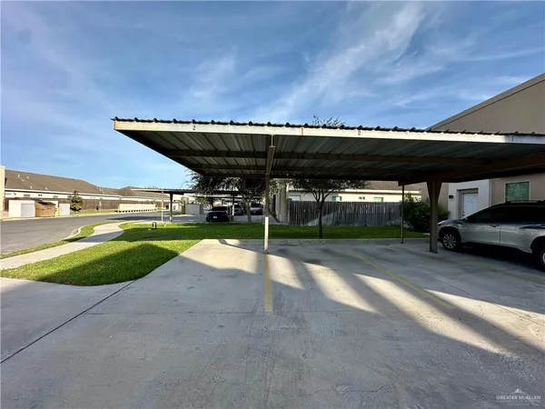 a view of a parking area