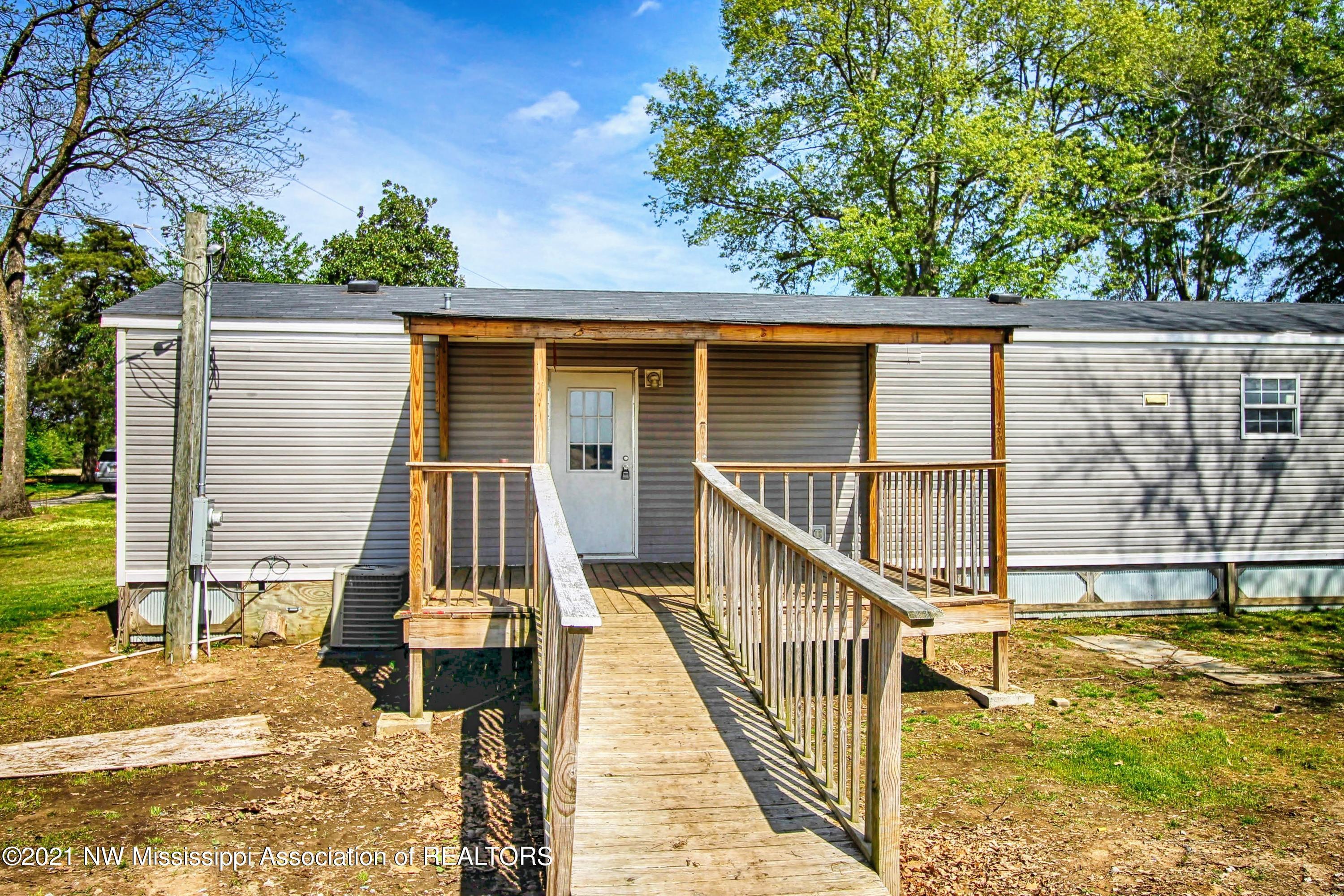 7090 Dubbs Road Dundee, MS 38626 - Photo 3 of 17 Back