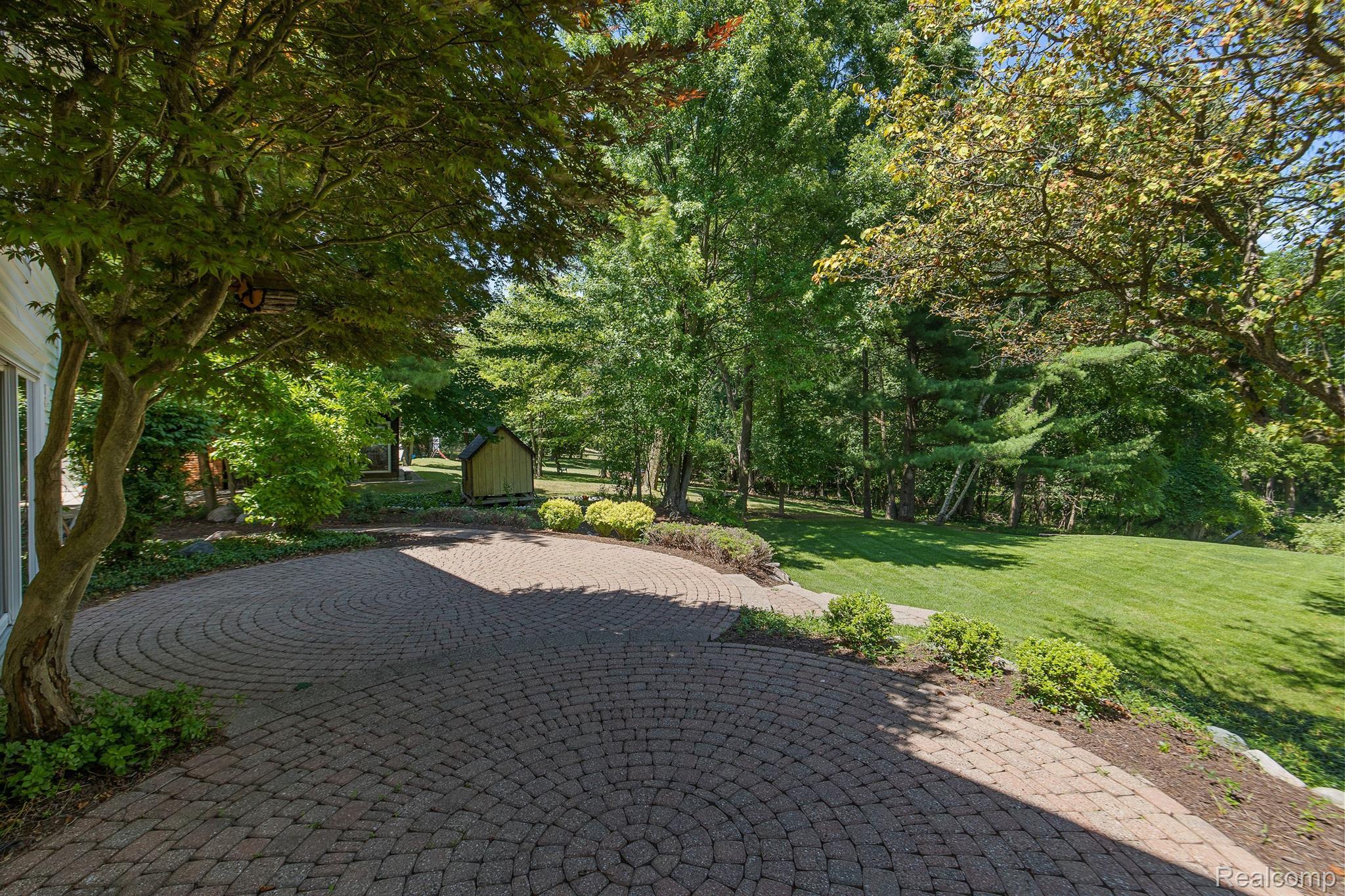 1300 East Fairview Lane Rochester, MI 48306 - Photo 12 of 64 Tiered paver brick patio