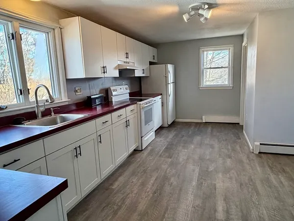 $1,800 | 17 Park Avenue, Unit 3, Whitman, MA 02382